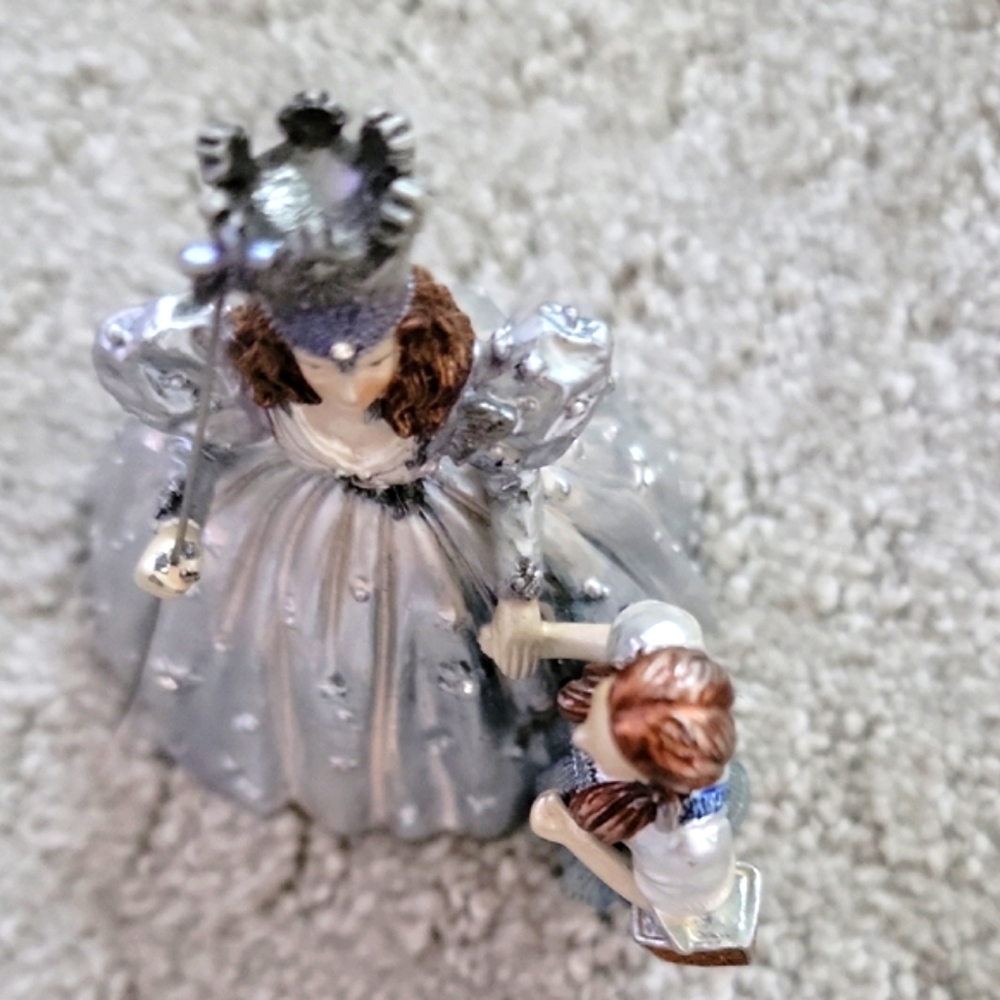 Wizard of Oz Glinda and Dorothy Pewter Figurine. 2007 - Picture 6 of 6